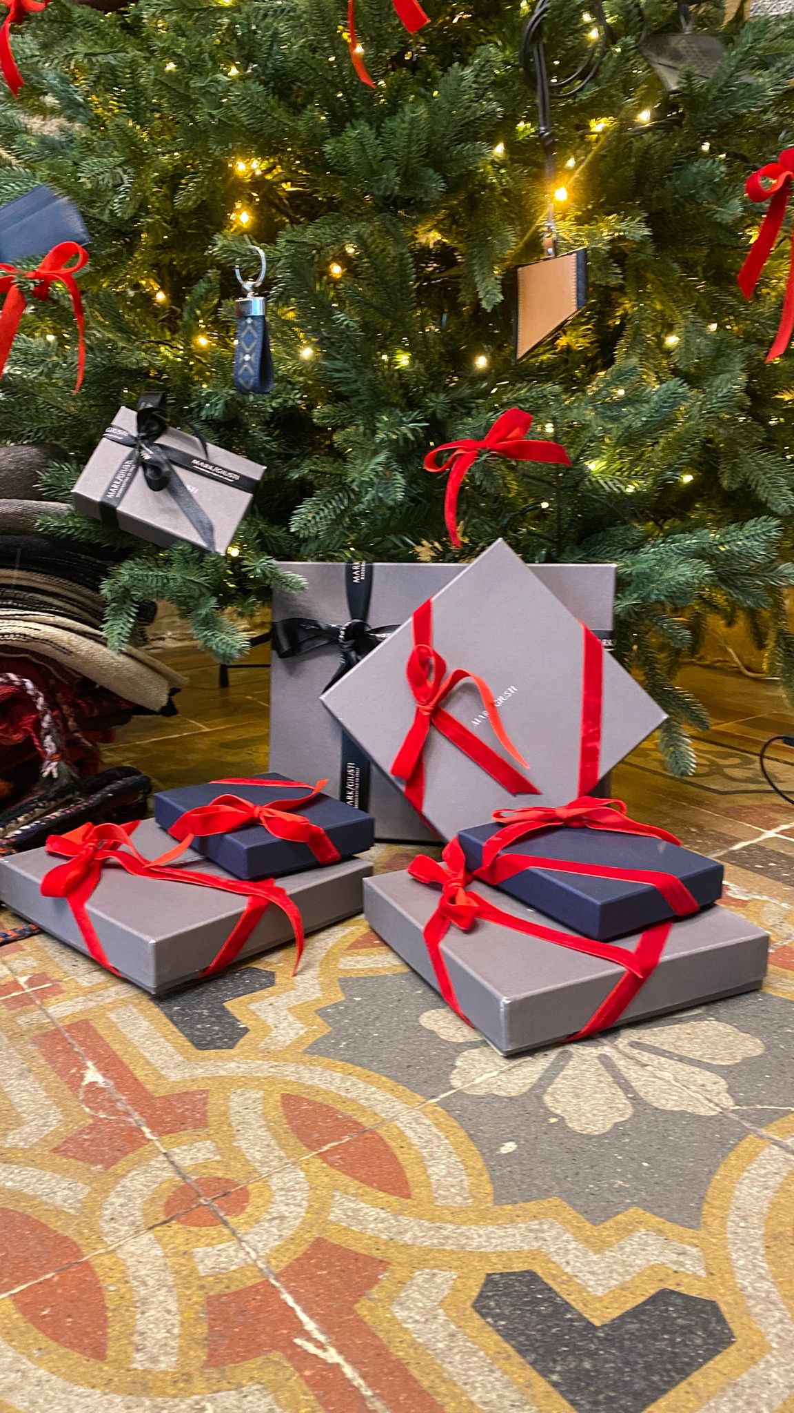 CHRISTMAS GIFT GUIDE: ICONIC PIECES FOR EVERY BUDGET