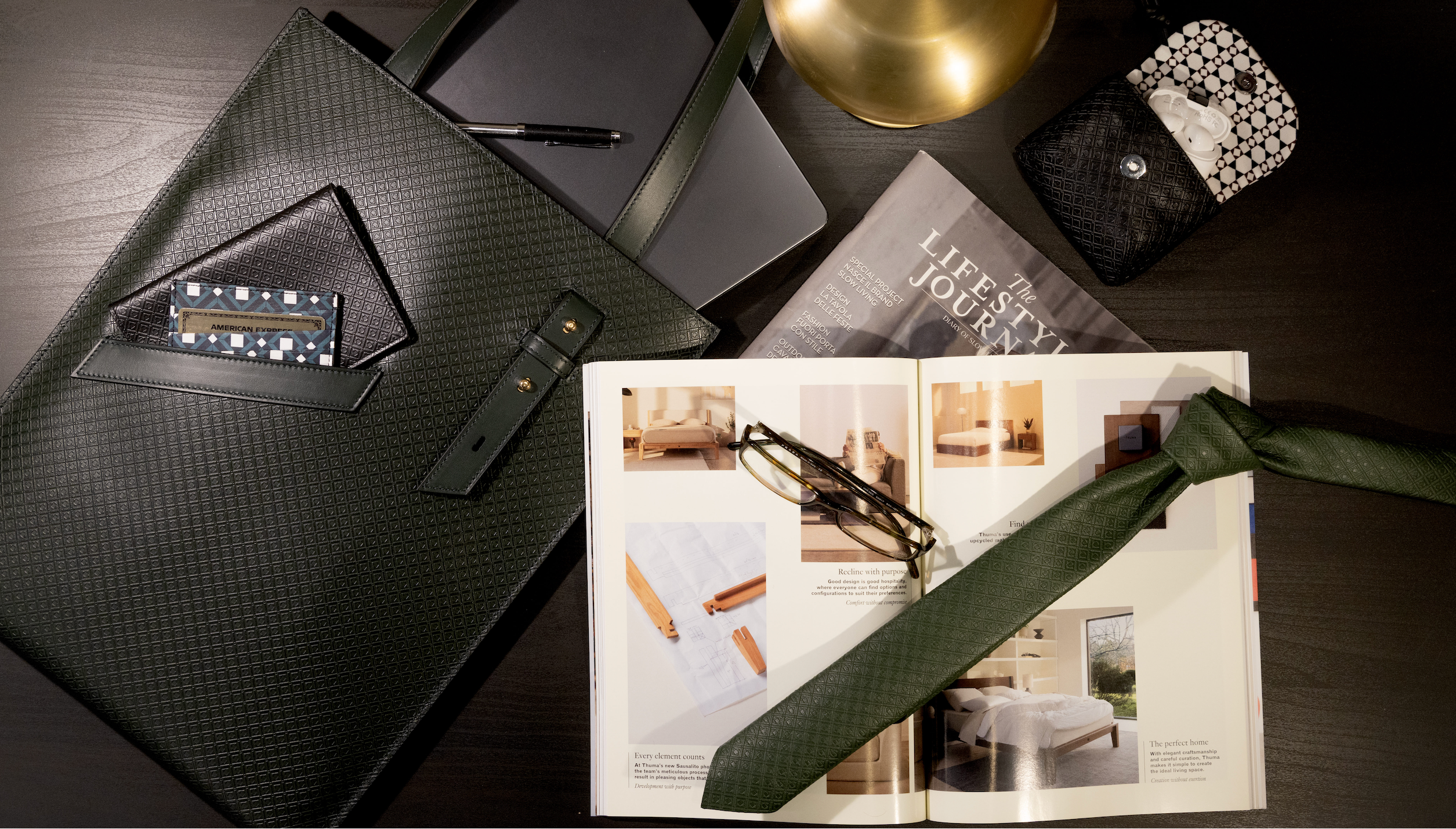 MARK / GIUSTI Back to work leather goods Bags Accessories leather tie Collection on a desk 